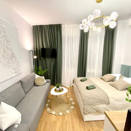 Brand New Design Studio Emerald - Old Town A/C Bratislava Exterior photo