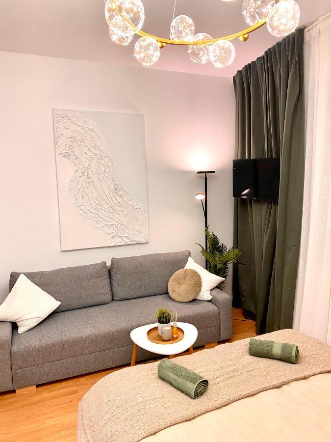 Brand New Design Studio Emerald - Old Town A/C Bratislava Exterior photo