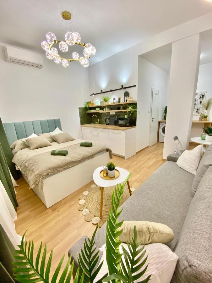 Brand New Design Studio Emerald - Old Town A/C Bratislava Exterior photo