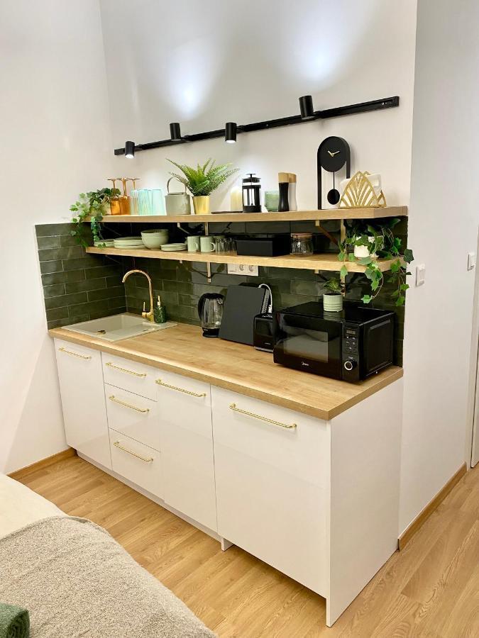 Brand New Design Studio Emerald - Old Town A/C Bratislava Exterior photo