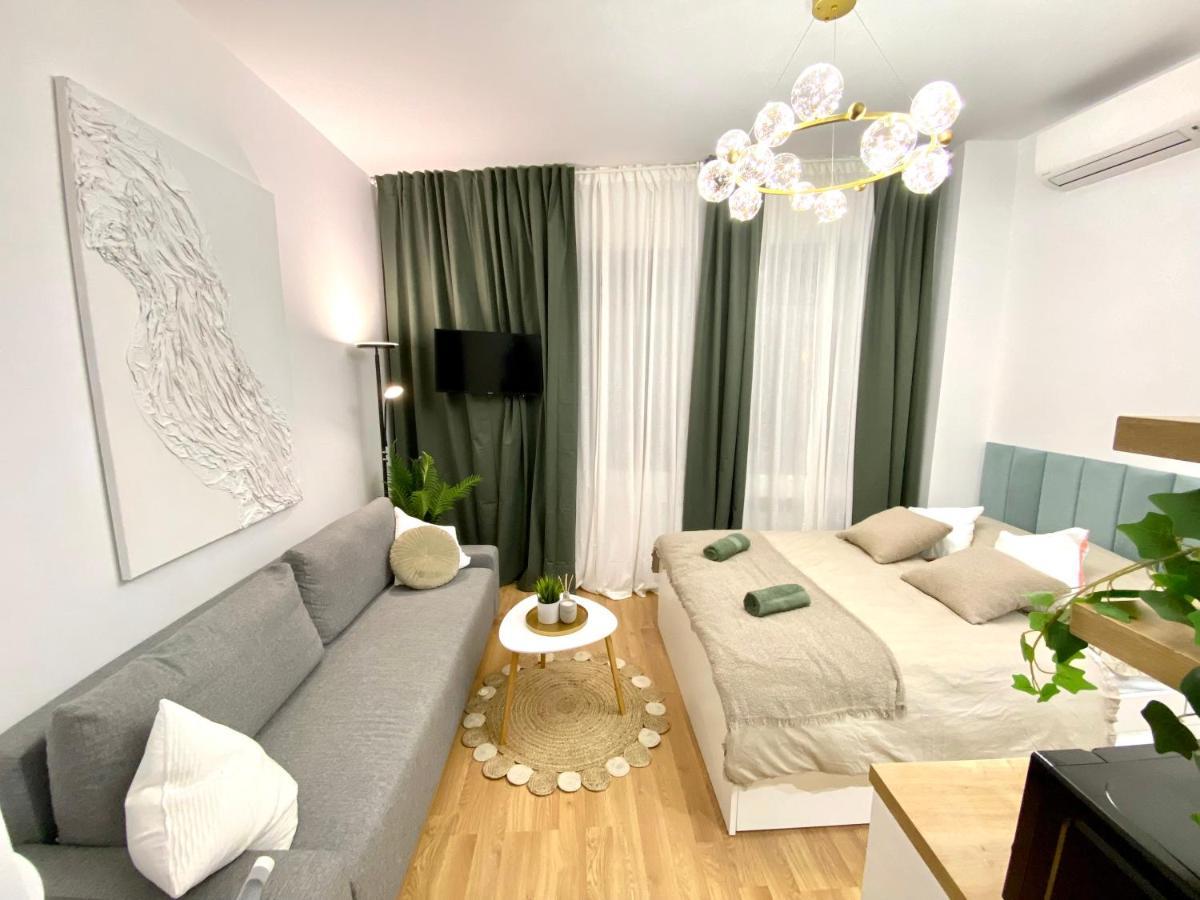 Brand New Design Studio Emerald - Old Town A/C Bratislava Exterior photo