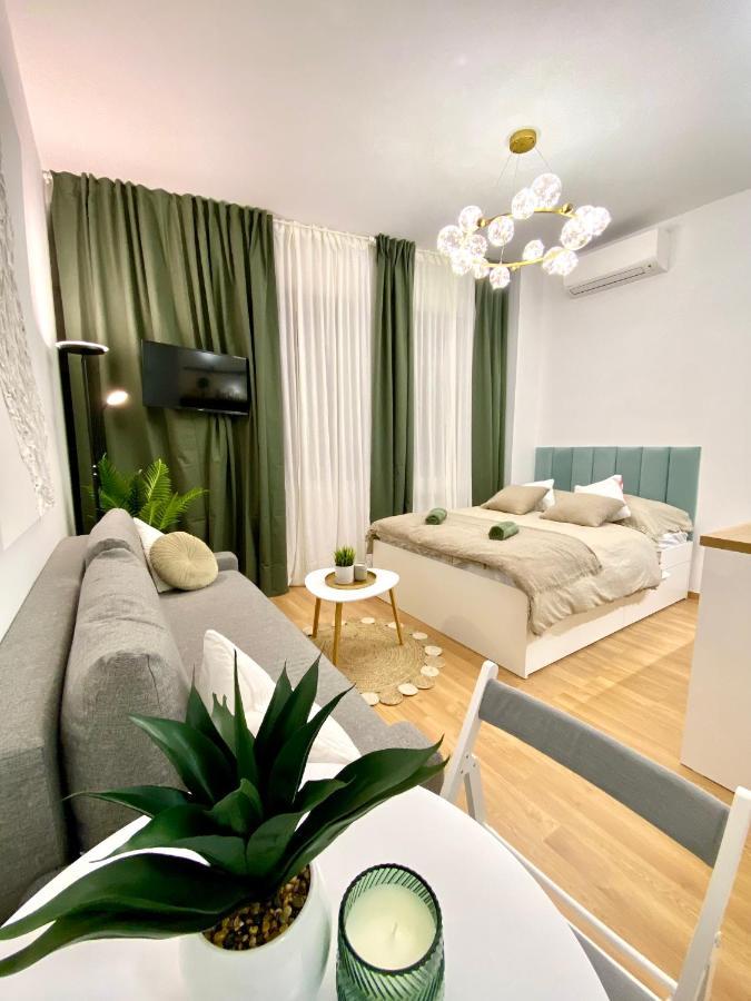 Brand New Design Studio Emerald - Old Town A/C Bratislava Exterior photo