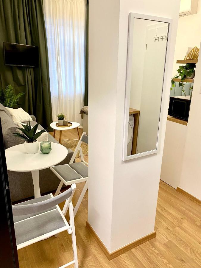 Brand New Design Studio Emerald - Old Town A/C Bratislava Exterior photo