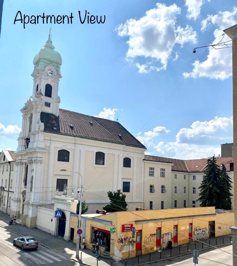 Brand New Design Studio Emerald - Old Town A/C Bratislava Exterior photo